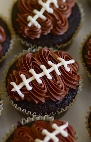 What's a good football party without good food? Get the 8 ultimate Super Bowl party snacks for your next party!! 